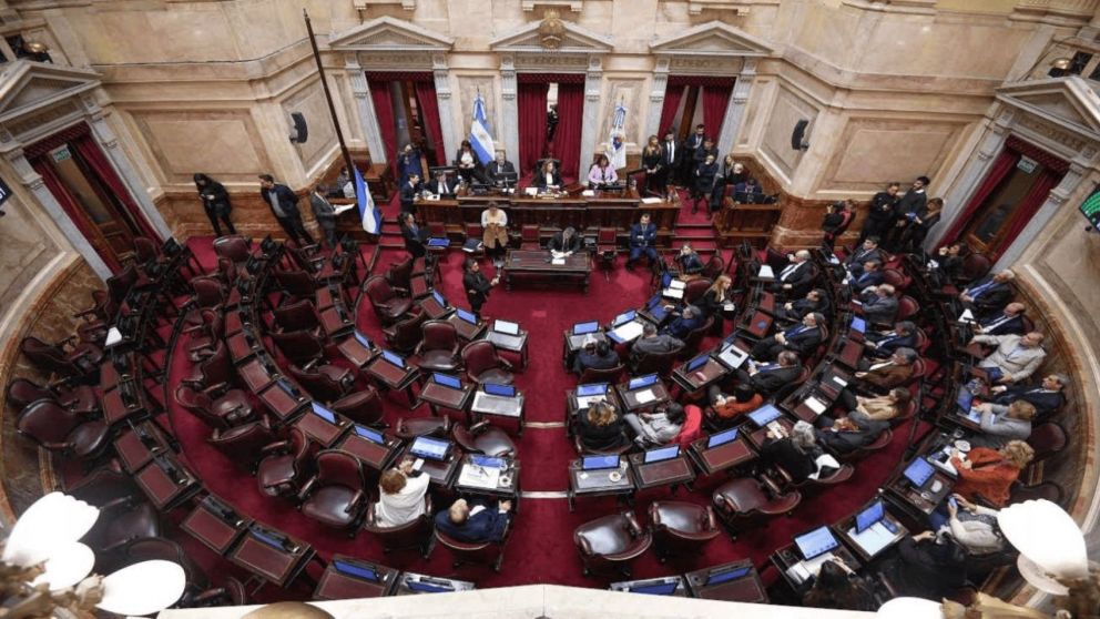 La oposición rechazó el DNU que otorgó $100.000 millones a la SIDE.