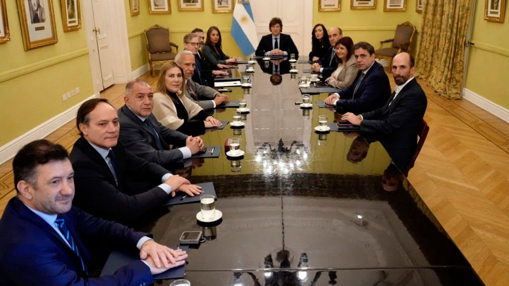 Javier Milei y Victoria Villarruel reciben a senadores dialoguistas en Casa Rosada (Foto NA).