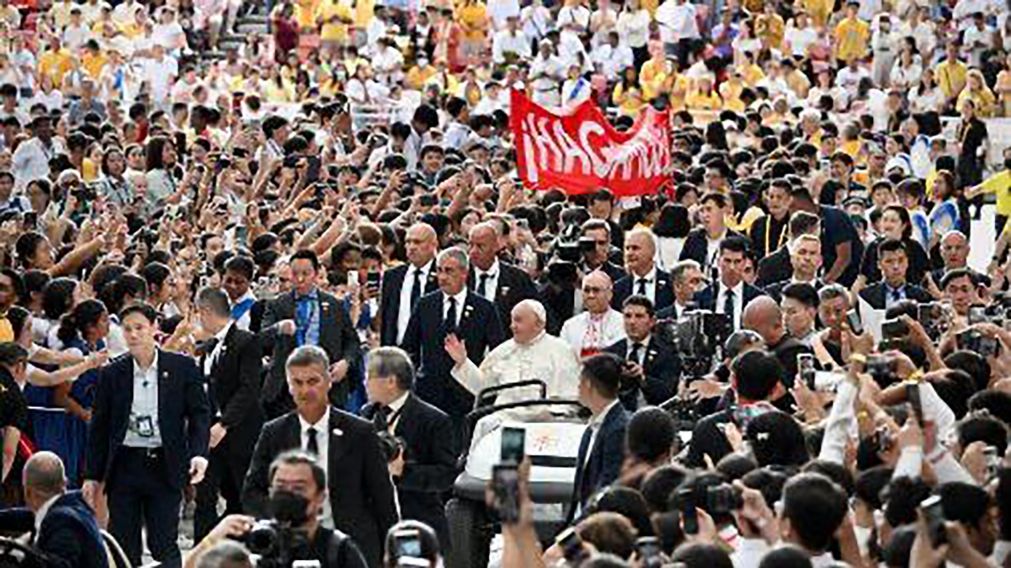 En su última escala, el Papa Francisco pidió a Singapur que "no se olvide a los migrantes y obreros extranjeros"