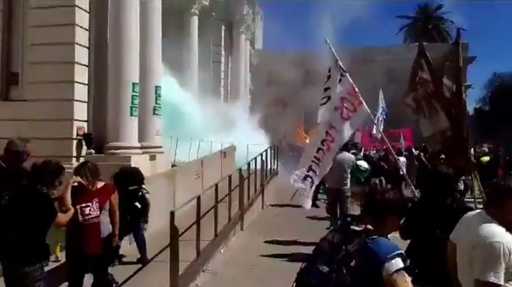 Violencia en la Legislatura de Santa Fe tras la aprobaci�n de la reforma previsional