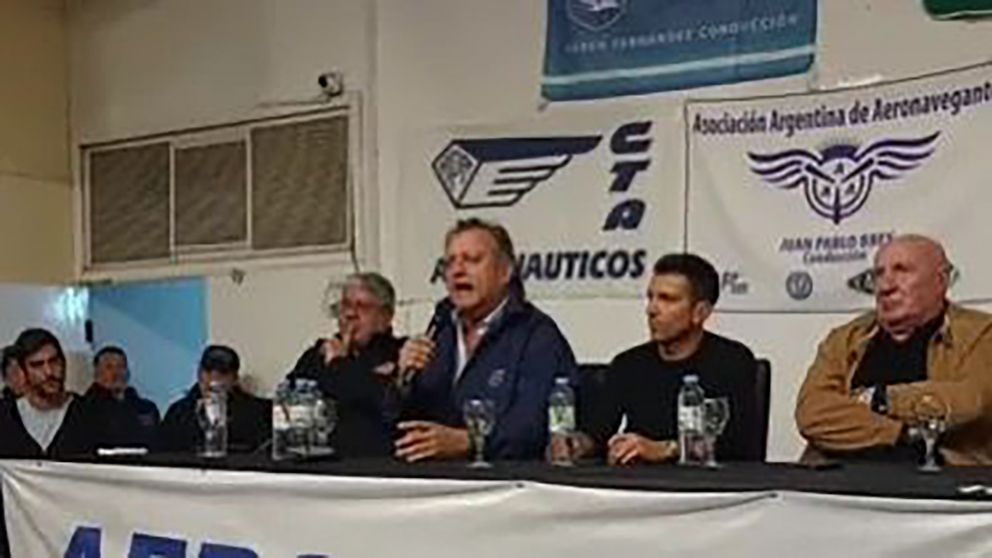 Aerolíneas Argentinas: los sindicatos confirmaron un paro de 24 horas a partir del viernes al mediodía