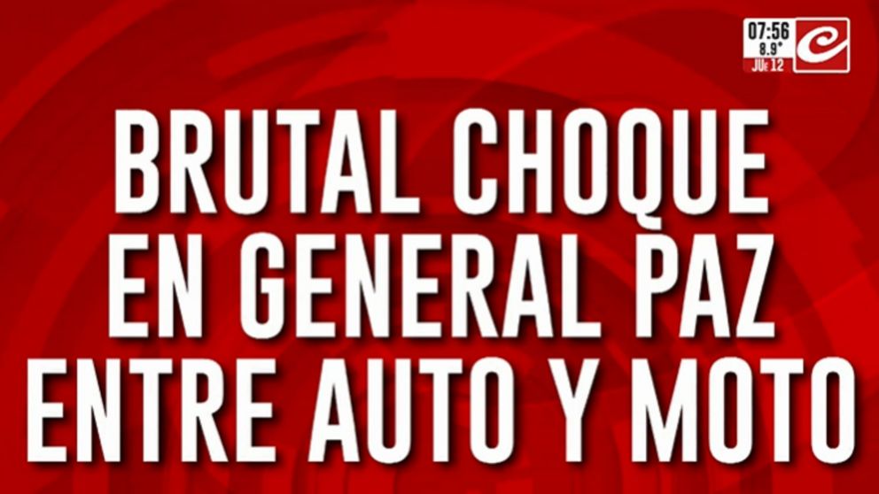 Brutal choque en General Paz: motoquero resultó herido y fue trasladado a un hospital