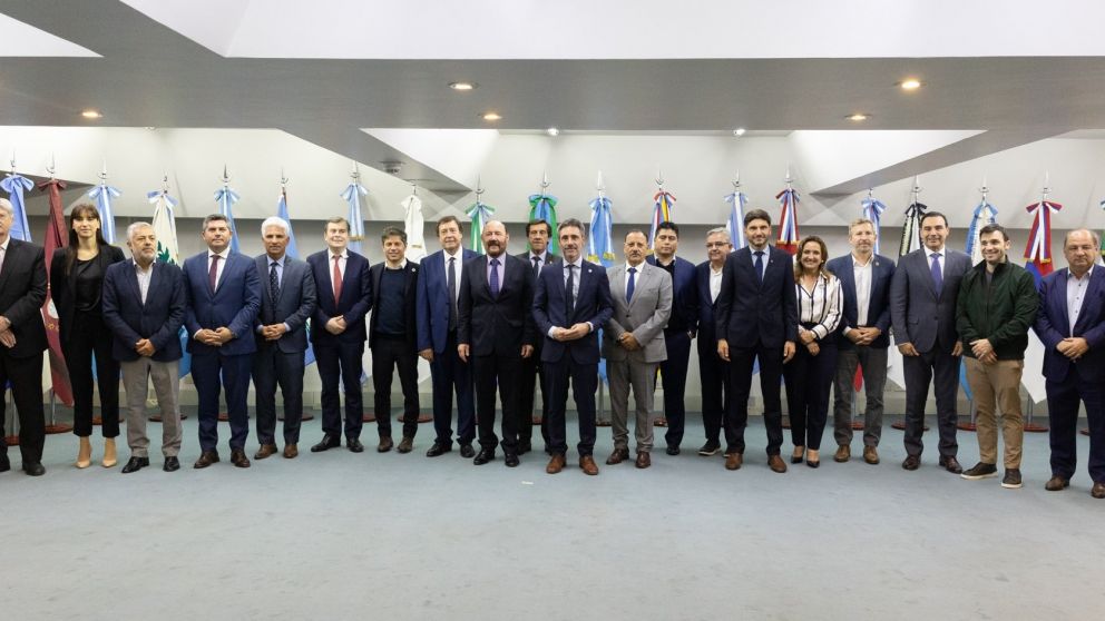 Gobernadores de 23 provincias acordaron la continuidad de un peronista al frente del CFI (X).