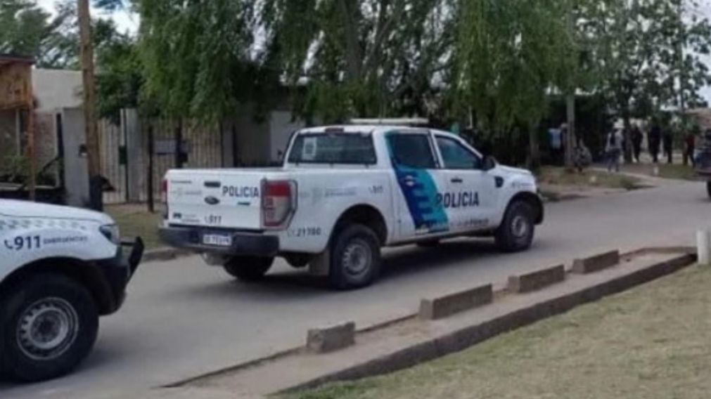 Los funcionarios policiales intentan esclarecer los asesinatos perpetrados a balazos.