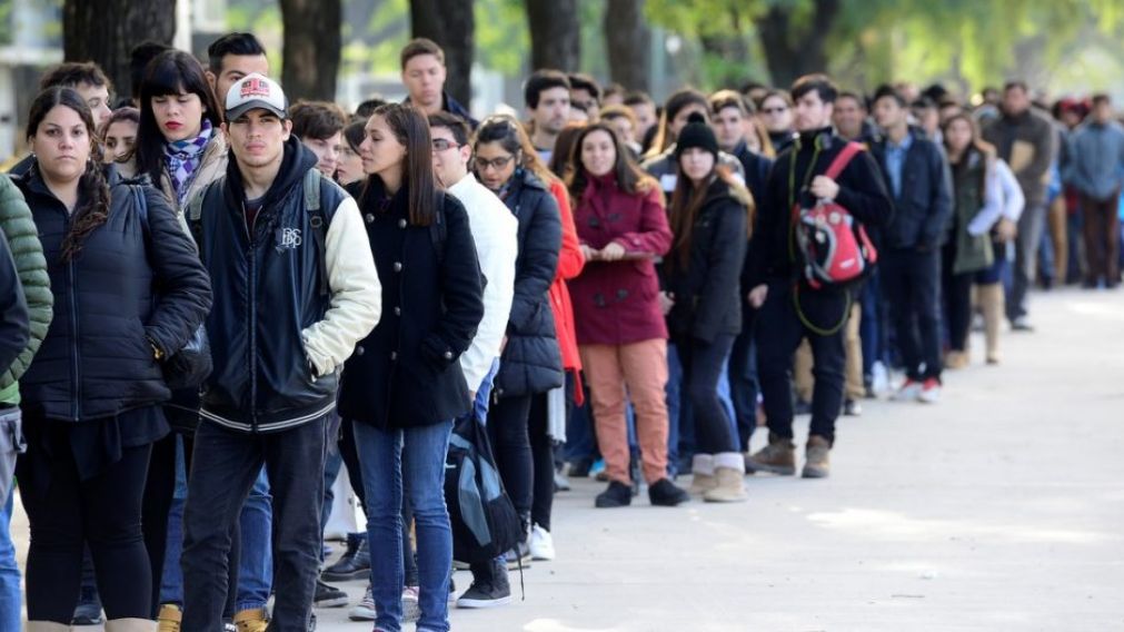 VAN DIEZ MESES SEGUIDOS DE PÉRDIDA DE PUESTOS REGISTRADOS DE TRABAJO.
