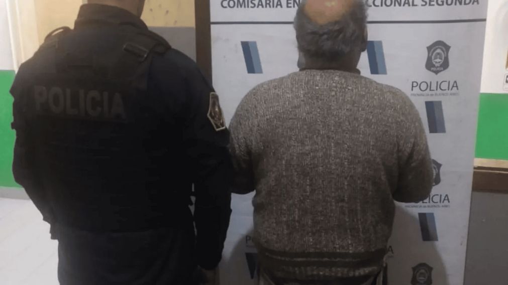 Quedó detenido después de atacar a su hija y al novio.