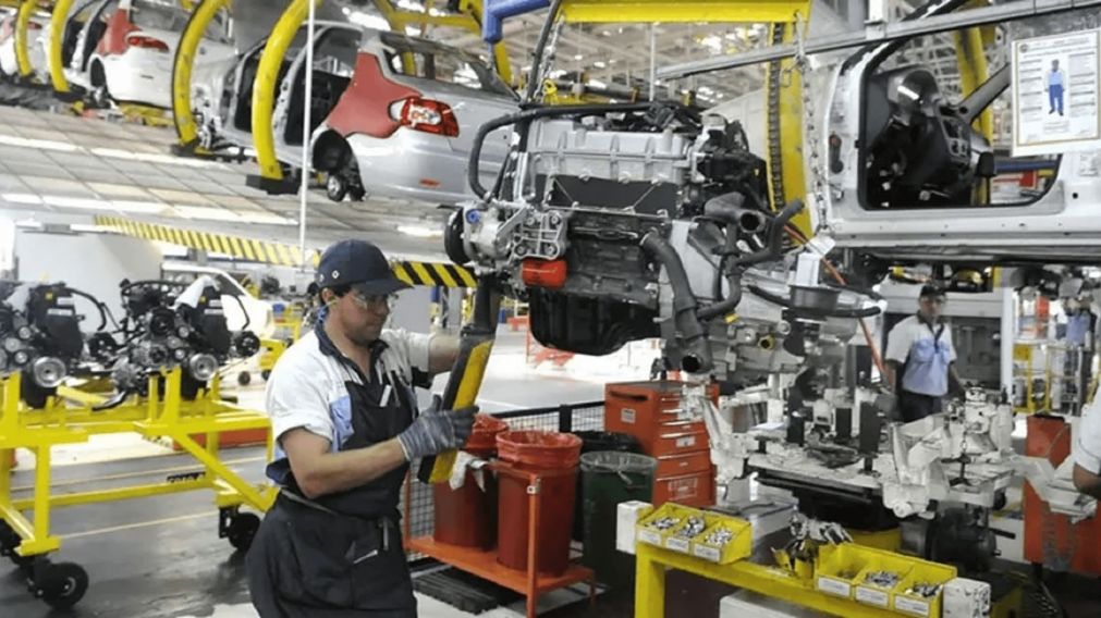 La ca�da de la producci�n industrial en Argentina: despidos masivos y suspensi�n de personal en los sectores automotriz y textil