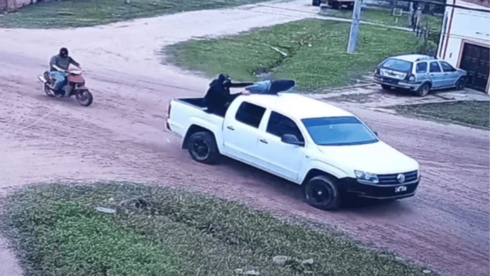 Al verificar las imágenes de la cámara de seguridad. la Policía activó un operativo cerrojo y detuvo a los amigos implicados en el "secuestro" (Gentileza: Diario Chaco).