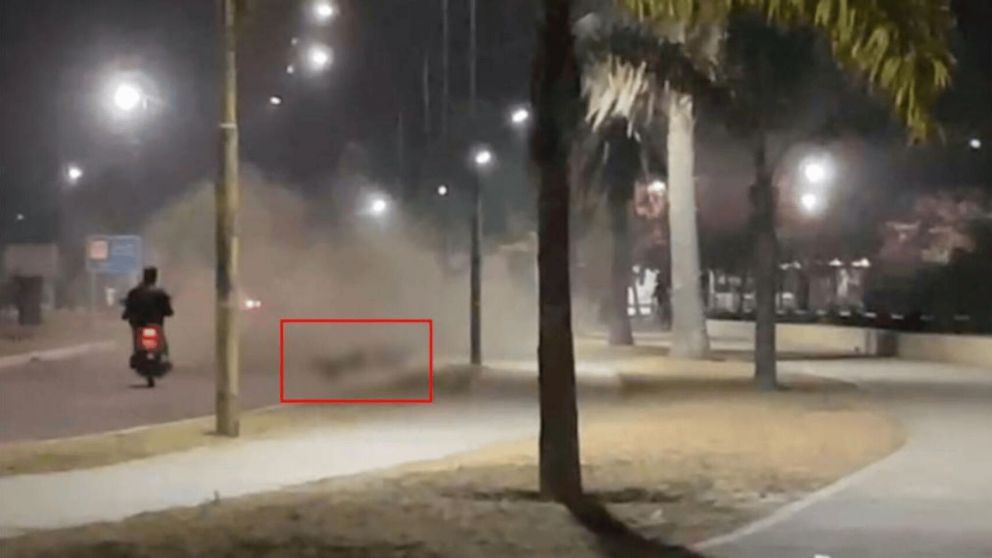 Un adolescente perdió el control de la moto durante una picada y murió (Imagen captura vídeo).