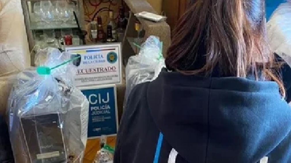 El hombre fue detenido por efectivos de la Polic�a.