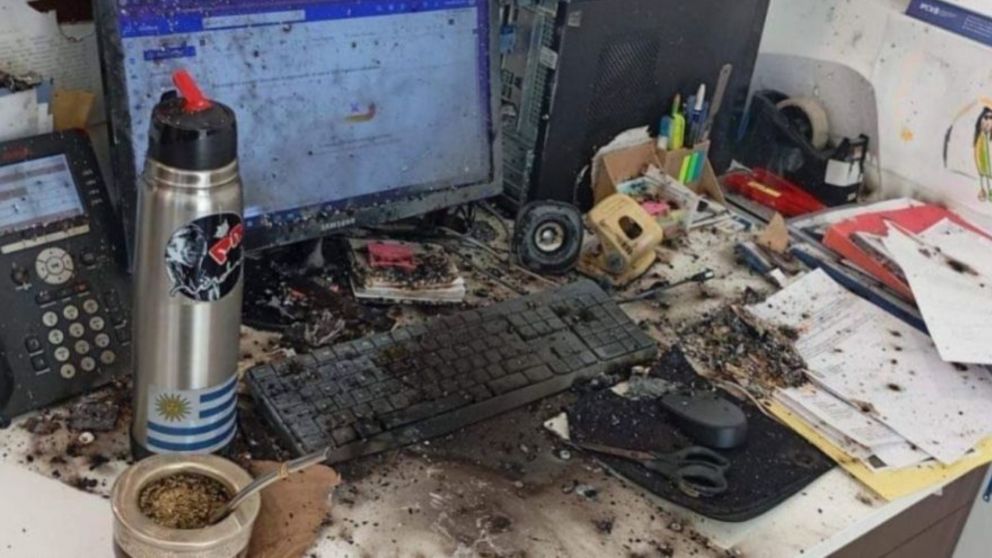 Así quedó el escritorio de una de las oficinas de la SRA.