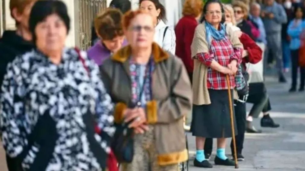 beneficio para quienes estén percibiendo una jubiCréditos para jubilados de ANSES de $5.000.000: cómo solicitarlos, paso a paso.lación y/o pensión y tengan familiares a cargo.