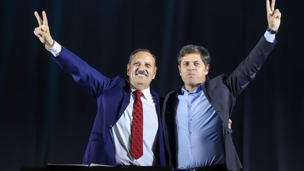 Los mandatarios Ricardo Quintela y Axel Kicillof en un acto en La Rioja.
