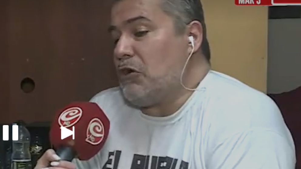 La nueva vida del "diputeta": le besó los pechos a su novia y ahora vende pollo