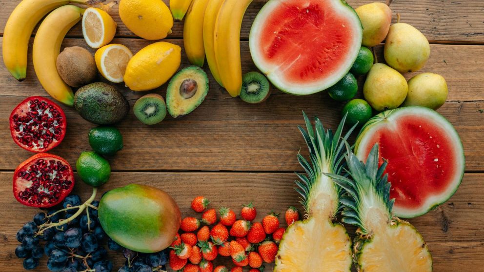 El kiwi, una fruta con grandes beneficios para la salud y que produce colágeno. (Viktoria Slowikowska/Pexels)