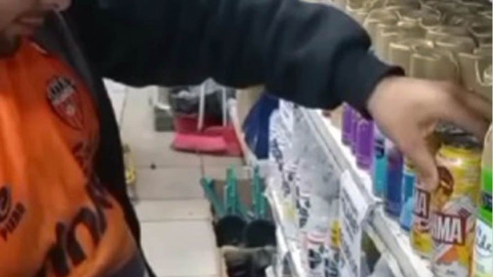Hombre en estado de ebriedad intentó llevarse mercadería de un "super" chino.