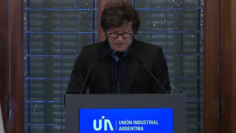 Javier Milei anticipó cuándo se termina el Impuesto PAÍS y prometió un “boom industrial"