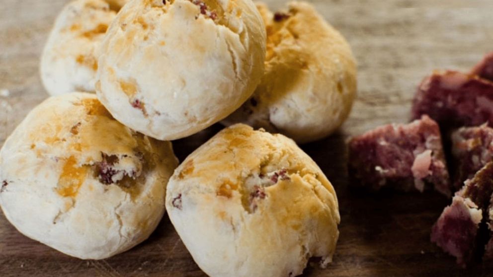 Chipa de salame: una alternativa para acompañar los mates.