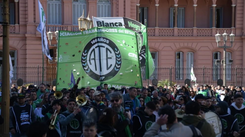 El titular de ATE, Rodolfo Aguiar, calificó el ofrecimiento del Ejecutivo como el "peor de la historia".