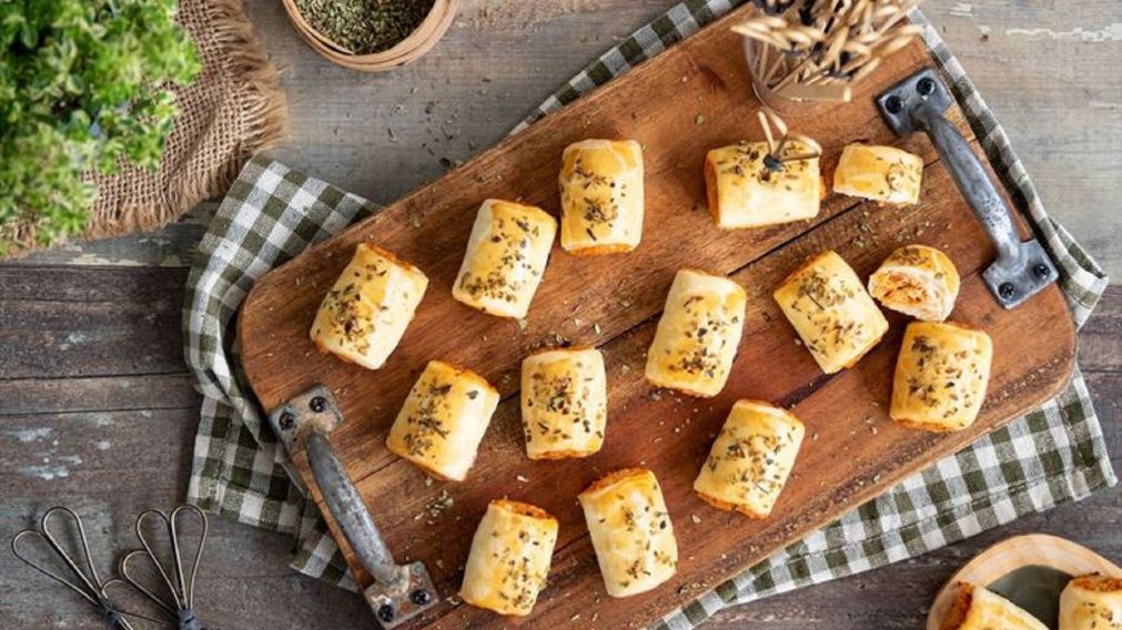 Receta para hacer saladitos de hojaldre con queso y provenzal, una preparación fácil y muy deliciosa.