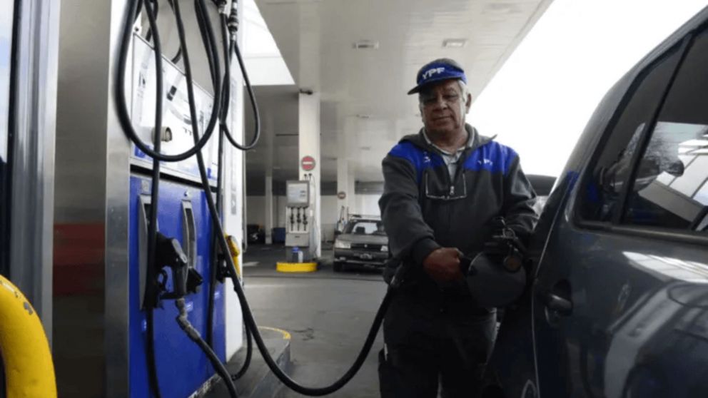 El Gobierno oficializó un nuevo aumento en el impuesto a los combustibles (Imagen ilustrativa).