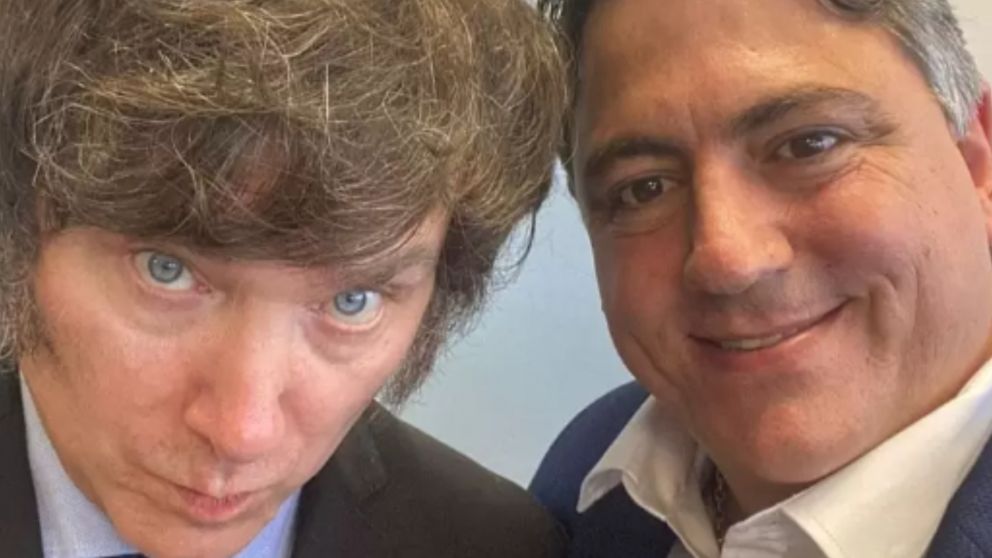 Francisco Paoltroni junto con el presidente Javier Milei.