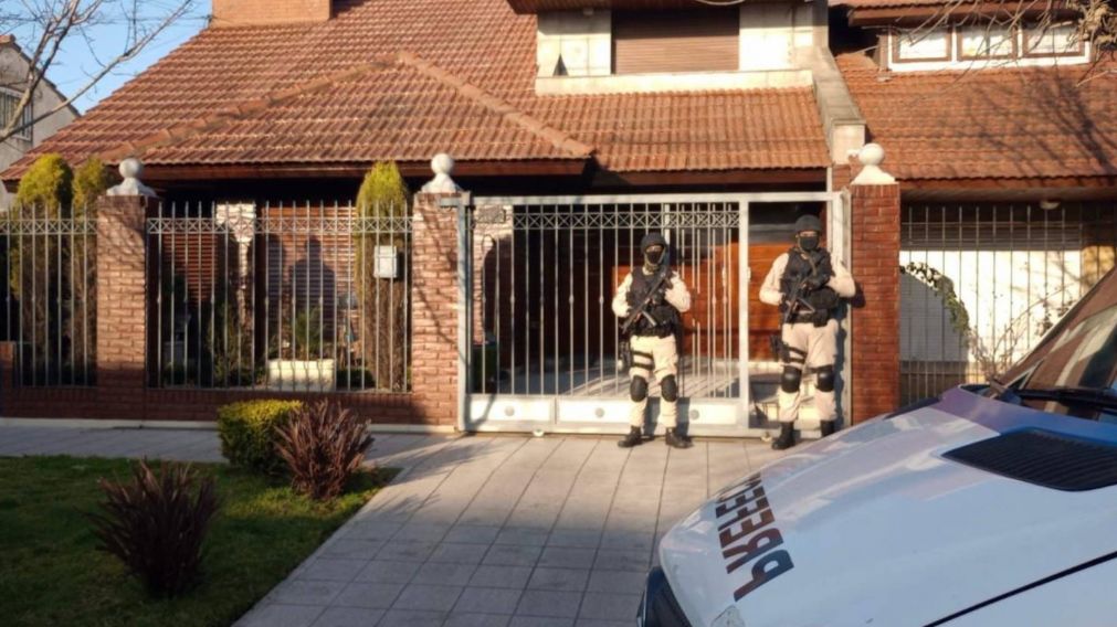 Capturan a padre e hijo vendedores de droga: ten�an una fortuna acumulada