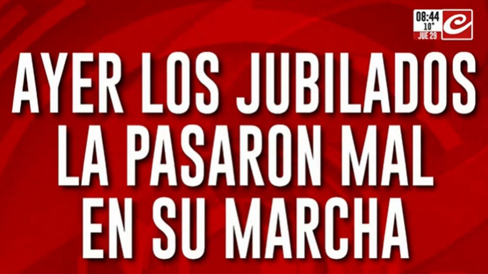 De no creer: jubilados fueron reprimidos a golpes y gases en plena marcha