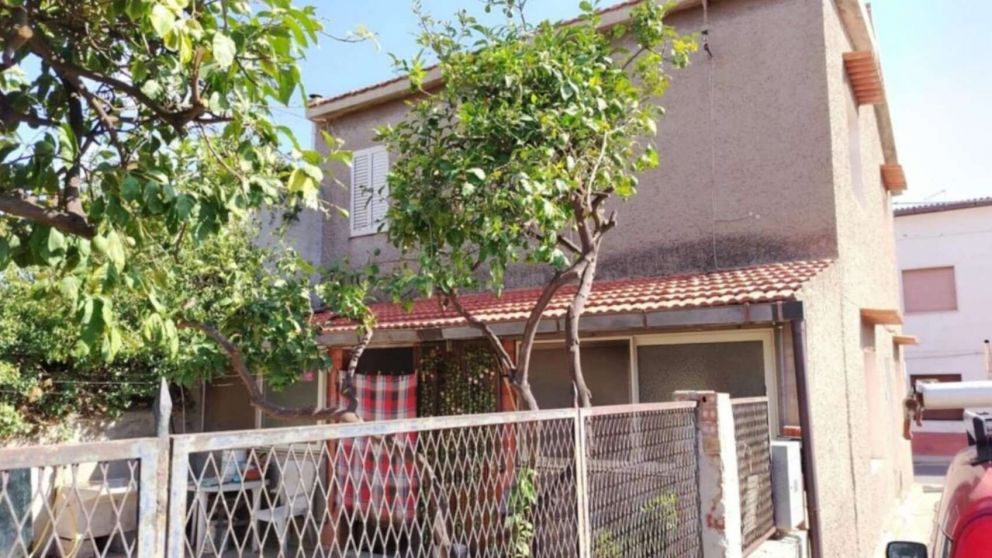Un hombre escondió el cadáver de su mamá en el congelador para seguir cobrando la pensión (Imagen Open).