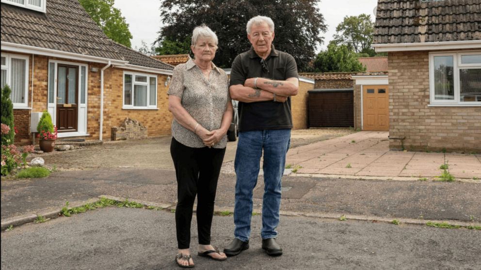 Una pareja de jubilados perdió los ahorros de toda su vida por una pelea con una vecina (Imagen The Sun).