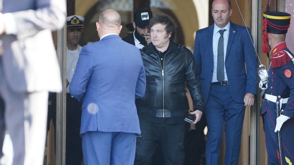 Javier Milei sostiene que vetará por completo pero en Casa Rosada evalúan todavía opciones para ley sobre jubilaciones.