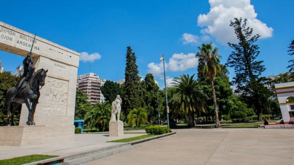 Vecinos denuncian que varios perros murieron por carne envenenada en Parque Rivadavia.