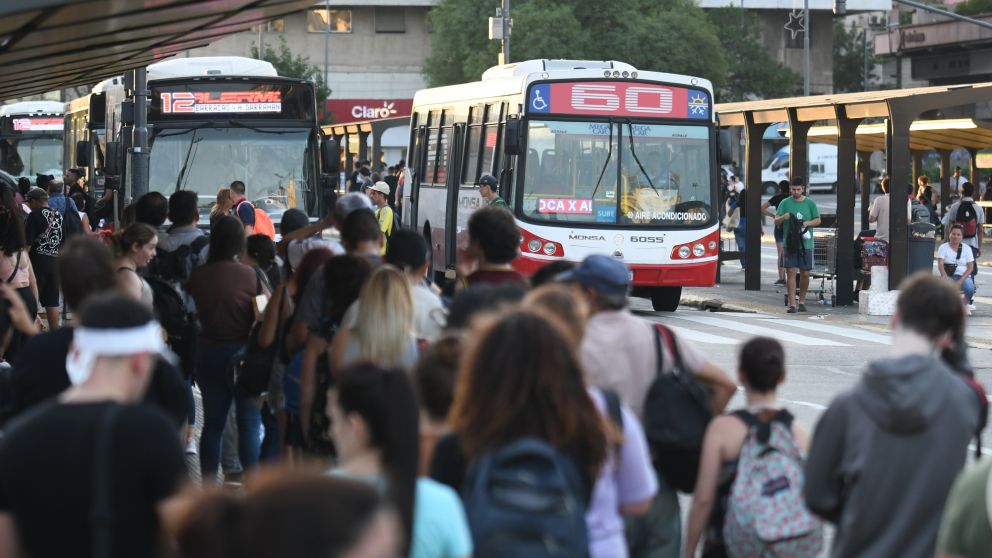 La quita del boleto integrado afectará a más de 400 líneas de colectivo (Crónica / Pablo Villán).