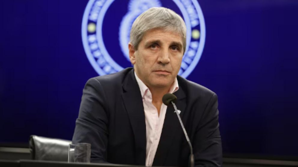Luis Caputo, ministro de Econom�a: "El equilibrio fiscal es innegociable".