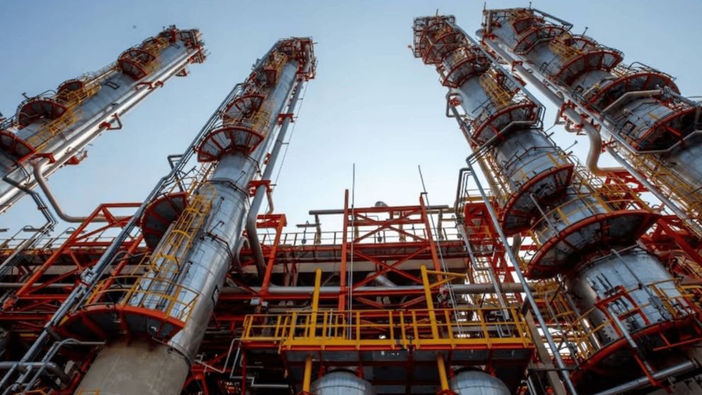 Tras incendio en una refinería de YPF: "La compañía quiere llevar tranquilidad a los vecinos de la zona"