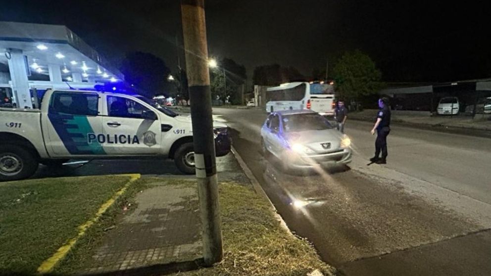 Las autoridades procuran localizar a los delincuentes.