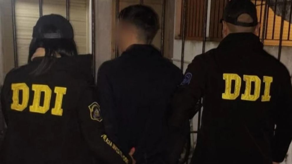 El sospechoso fue apresado por los investigadores policiales.