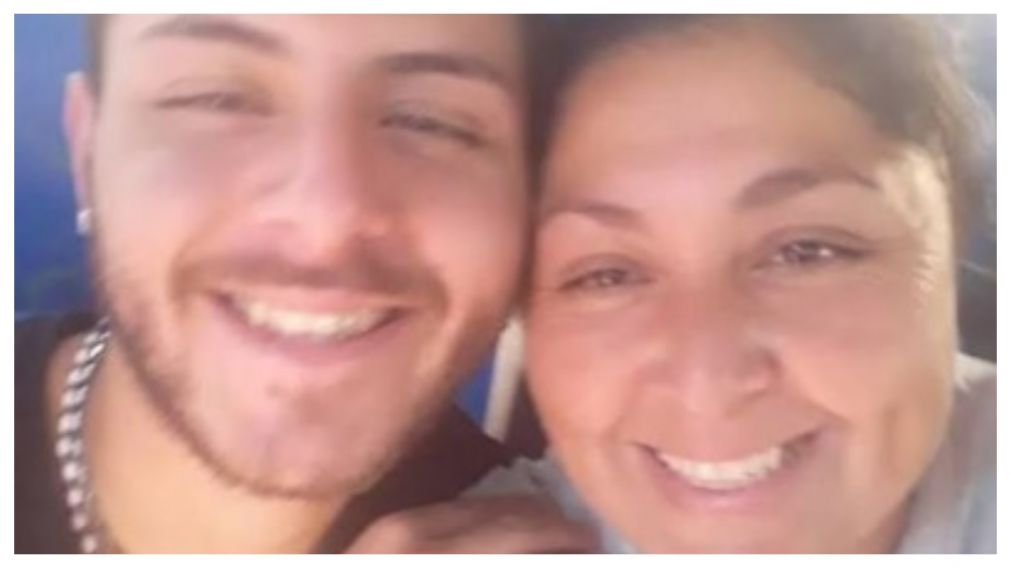 Satiago Molina y su madre, Claudia Follin (Facebook/Clau Follin).
