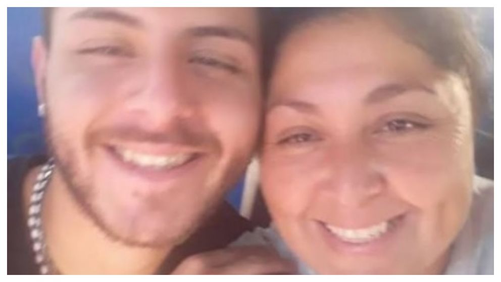 Satiago Molina y su madre, Claudia Follin (Facebook/Clau Follin).