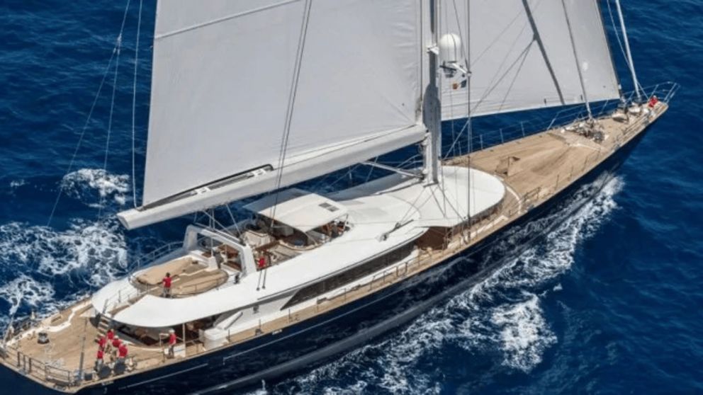 Luego del hundimiento del yate de lujo en Italia, equipos de rescate recuperaron los cuerpos de cinco personas.