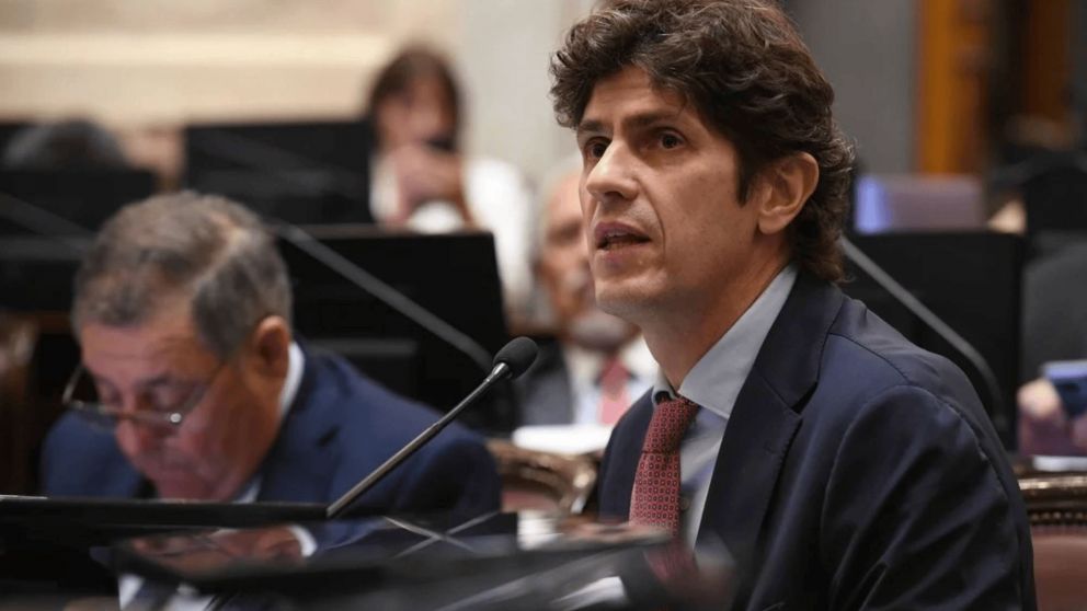 Martín Lousteau se quedó con la presidencia de la bicameral de Inteligencia