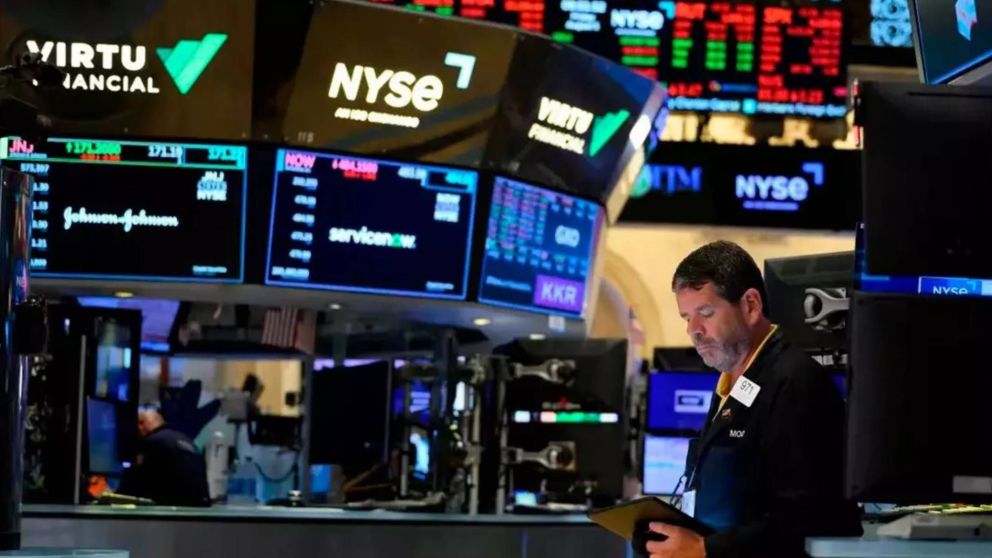 Los bonos cotizan en baja y el riesgo país se acerca a los 1.500 puntos