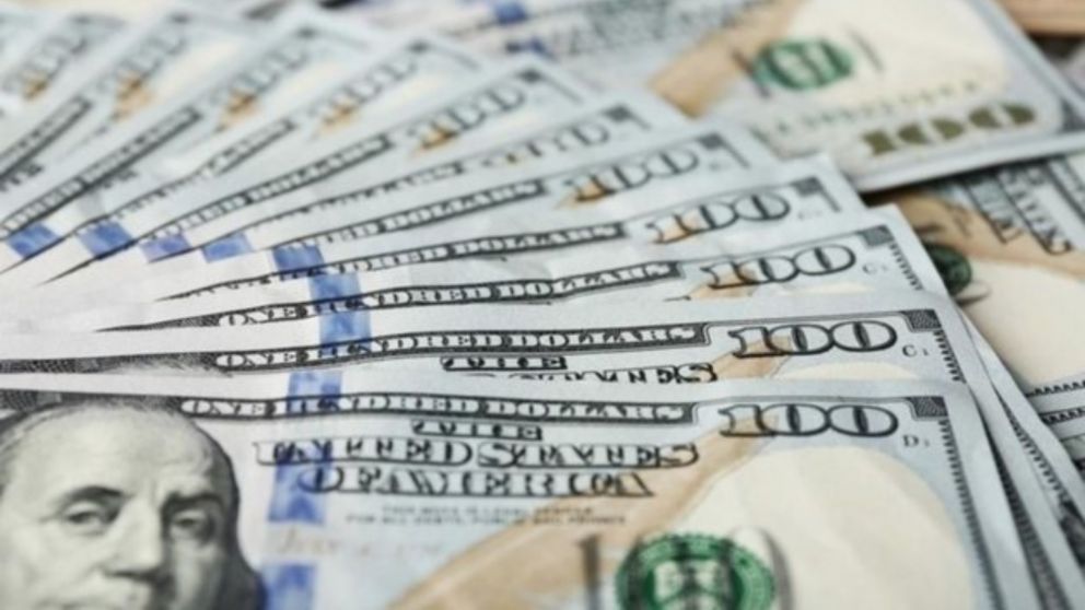 Panelistas de FocusEconomics pronosticaron el valor del dólar oficial y la inflación a fin de año.