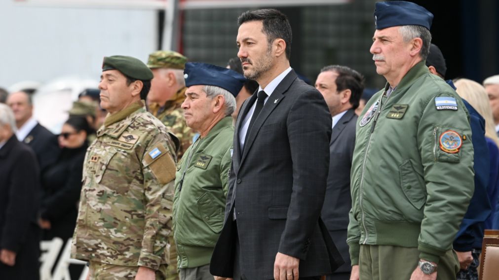Luis Petri dará precisiones y responderá preguntas sobre el proyecto de ley.