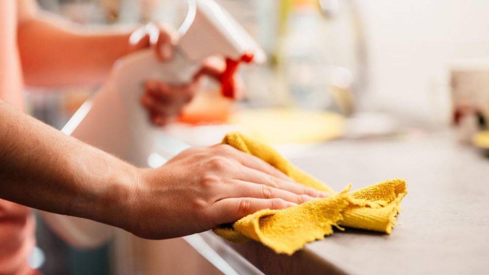 Truco para desinfectar los trapos de cocina y que no agarren olor desagradable.