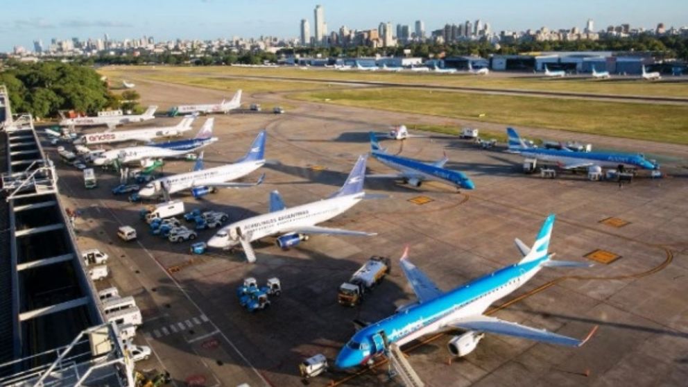 Este lunes habrá demoras en vuelos desde Aeroparque.