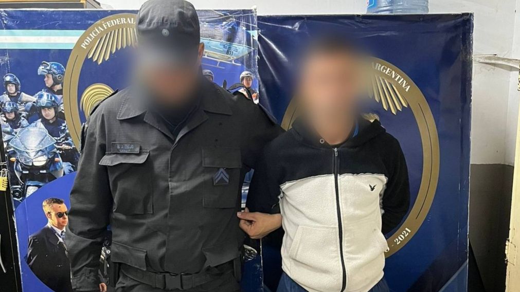 Así cayó miembro de la mafia china por extorsionador
