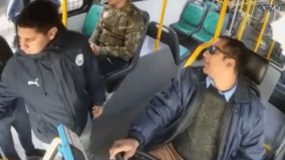 El chofer fue agredido por un pasajero.