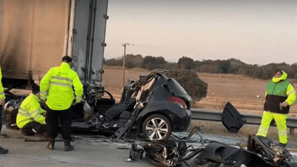 El trágico accidente ocurrió en el kilómetro 357 de la autopista Rosario-Córdoba (Foto NA).