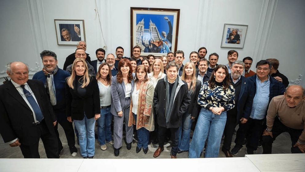 Cristina Kirchner se reunió con líderes bonaerenses tras su declaración en el juicio: detalles de la comitiva